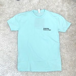 EUC Mint Samsung Galaxy Z Flip5 T-shirt tee size medium